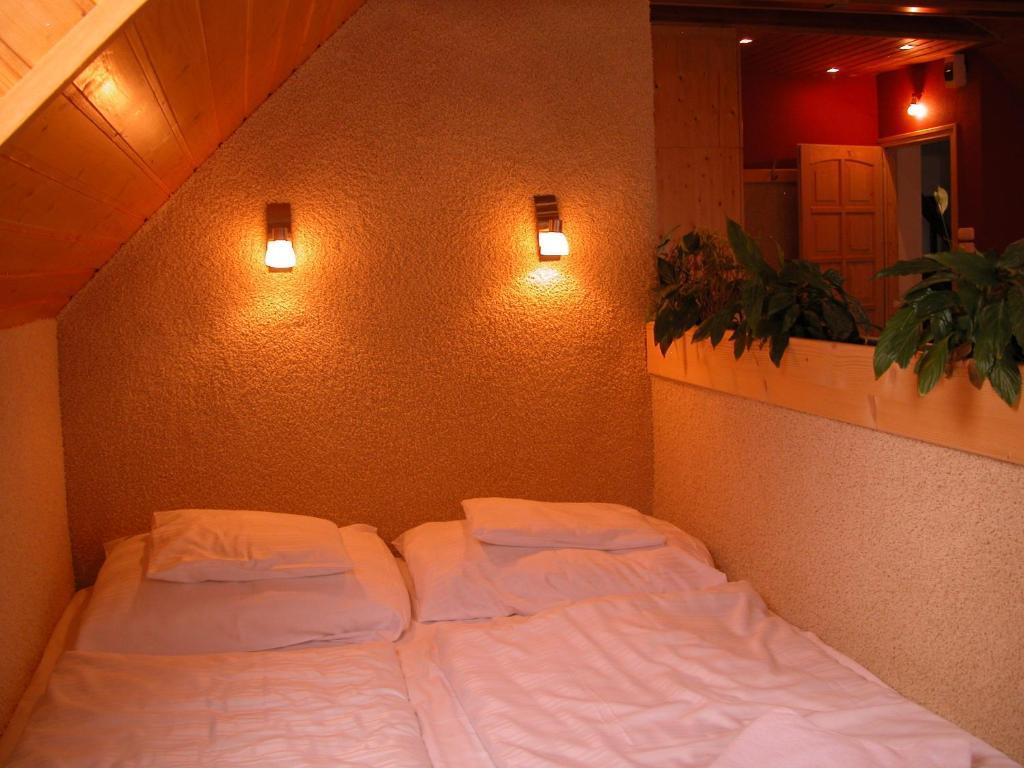 Hotel Platán Panzió Dobogoko Habitación foto